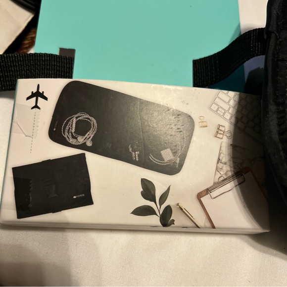 G-Force Tech Accessory Organizer Explore Excellence 8” 4” Bag Adjustable Pouch - Picture 8 of 13